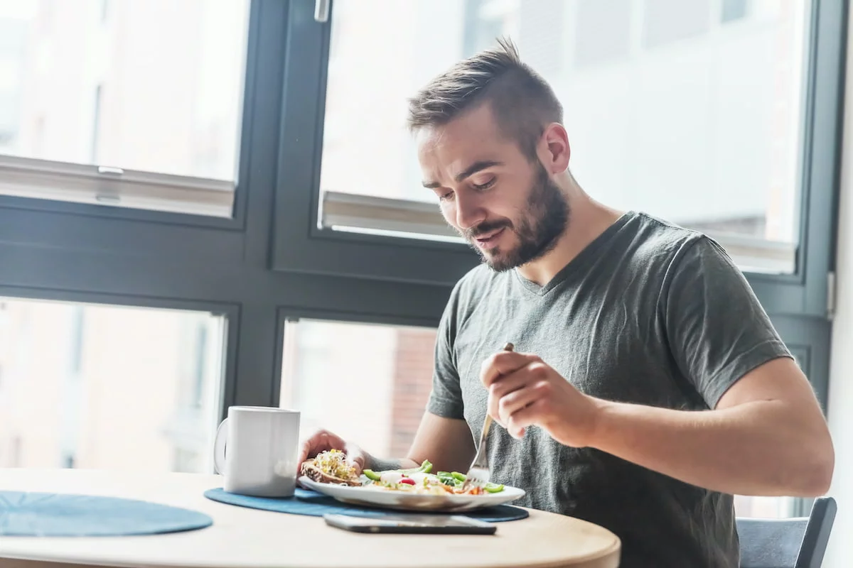 man eating healthy